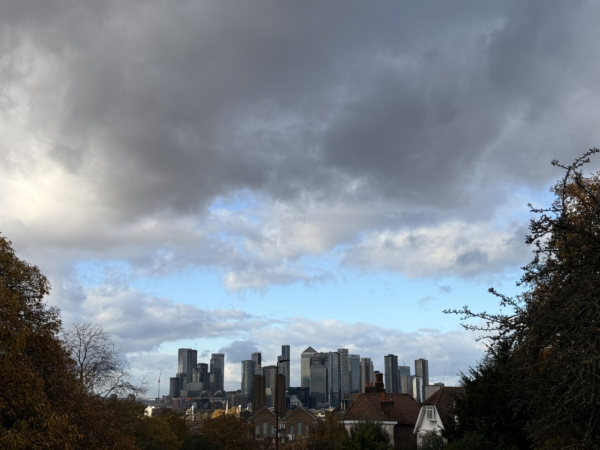 Wolken über Canary Wharf, aufgenommen mit dem iPhone.